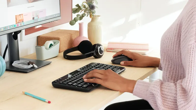 Logitech M235 Wireless Mouse - Black - Image 5